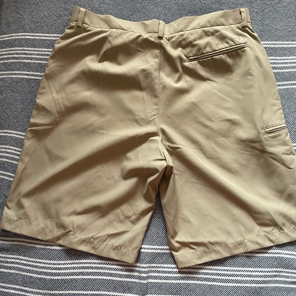 Mens Golf shorts - Picture 2 of 2